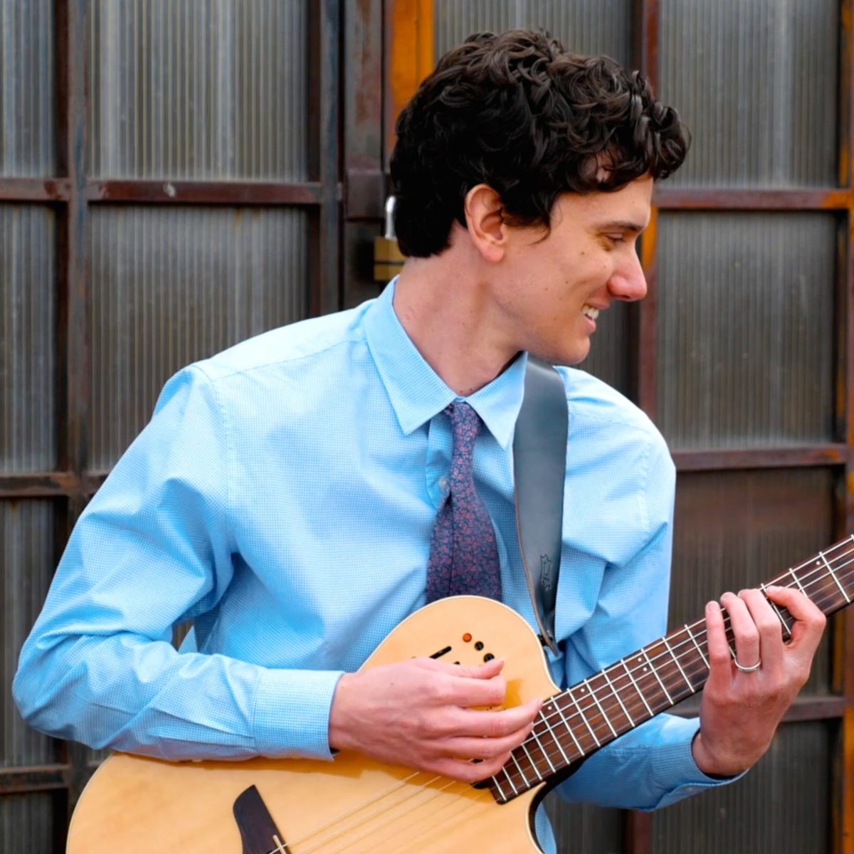 Jonathan Barlow playing guitar during an online lesson